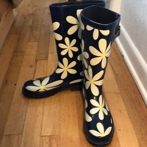 Wellington boots size 7 with daisy print